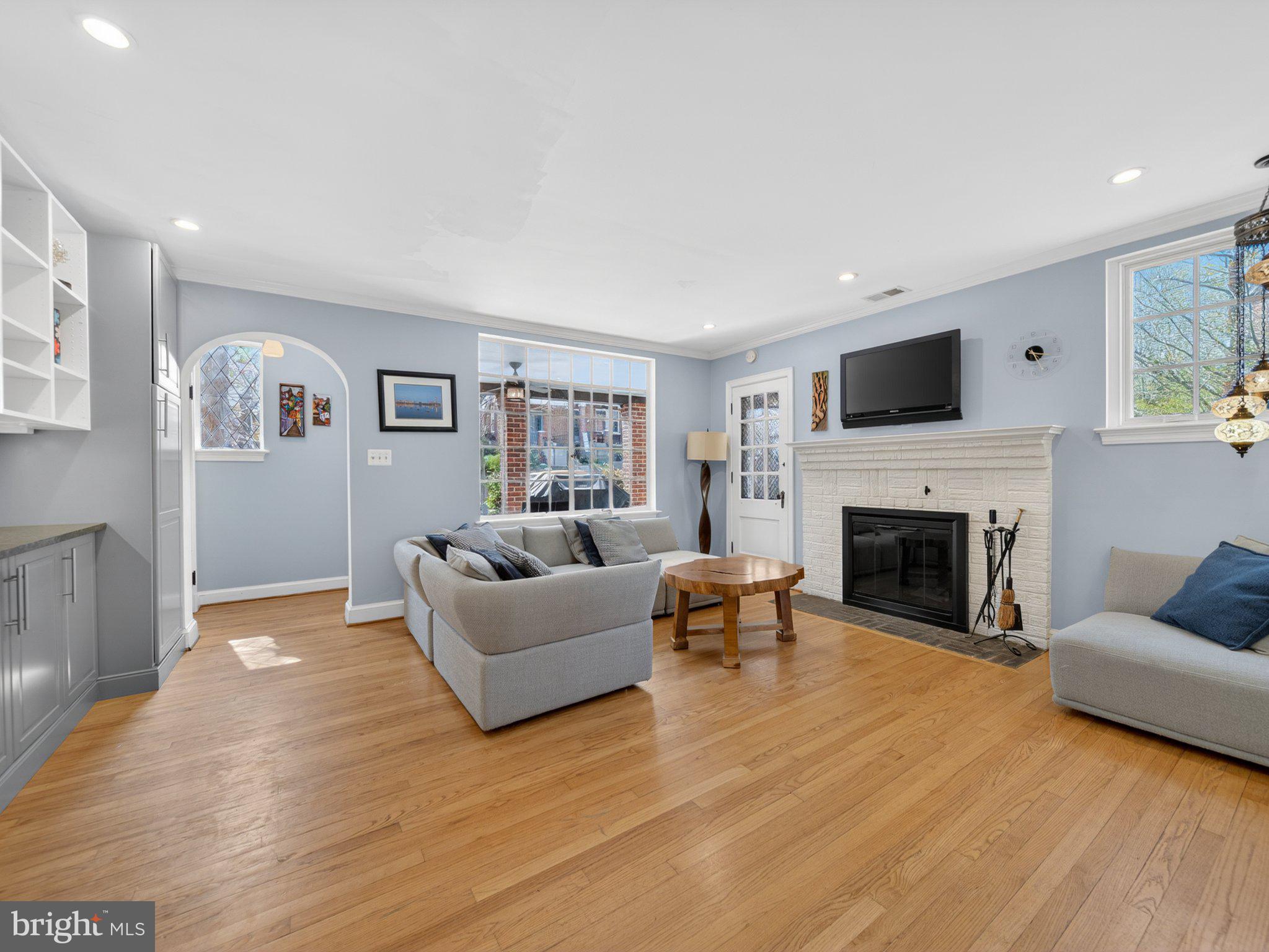 2119 Huidekoper Place Northwest Washington, DC 20007 - Photo 5 of 37 Bright and inviting living space.