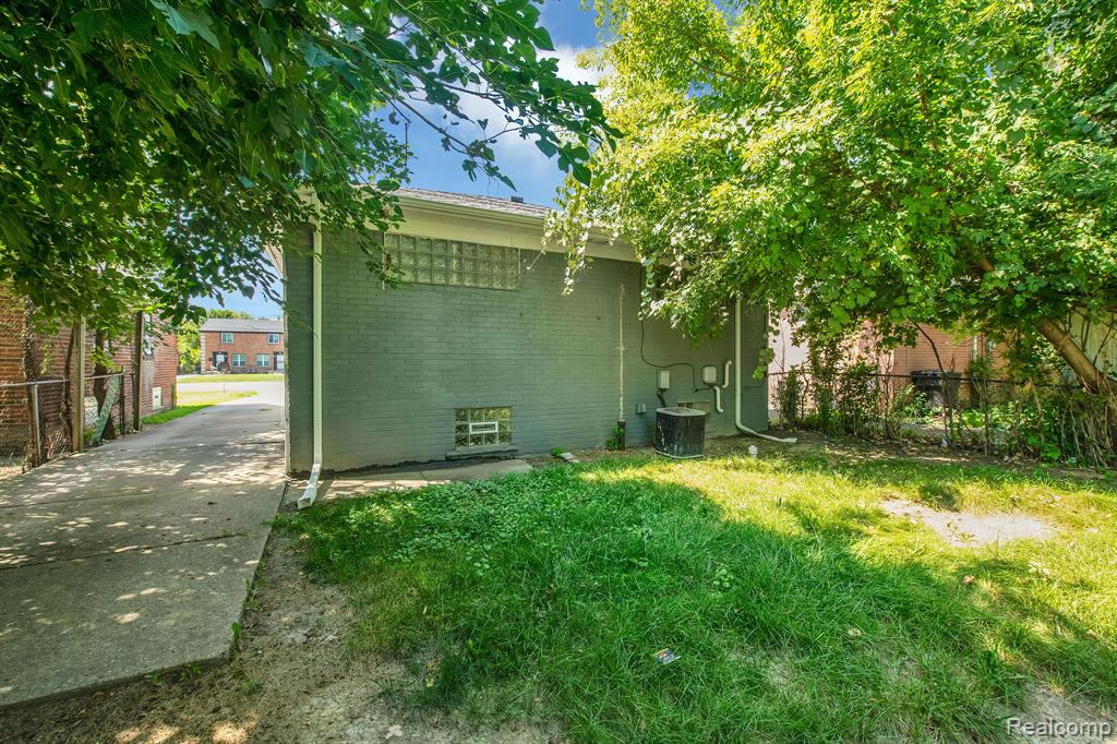 15760 Greenfield Road Detroit, MI 48227 - Photo 7 of 29
