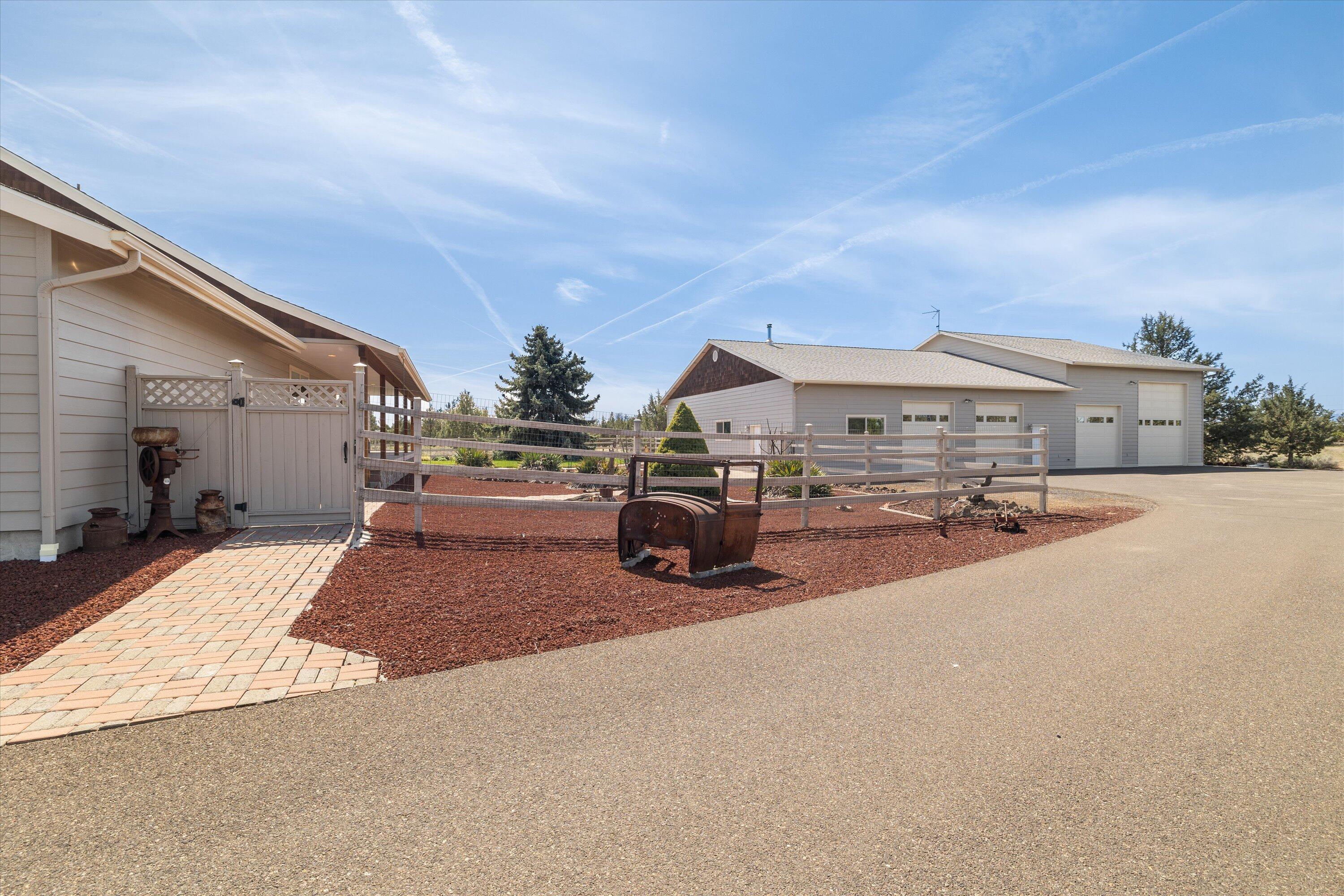 5585 Southwest Rim Road Terrebonne, OR 97760 - Photo 31 of 48 Exterior Shop