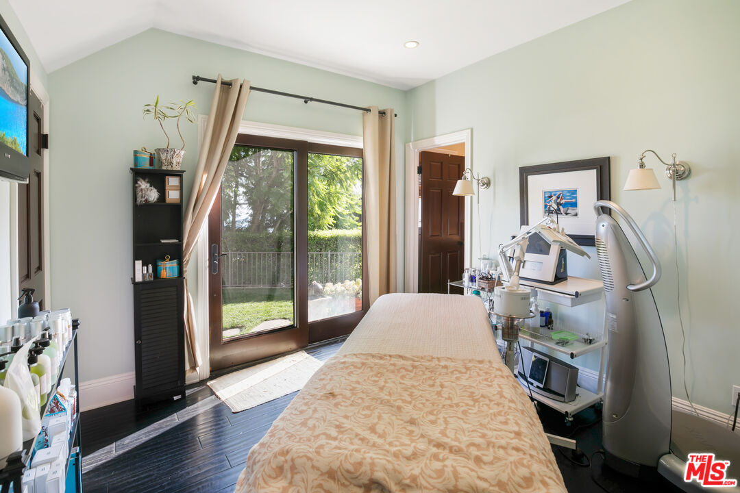 2962 Valmere Drive Malibu, CA 90265 - Photo 16 of 50 a room with a bed and a large window