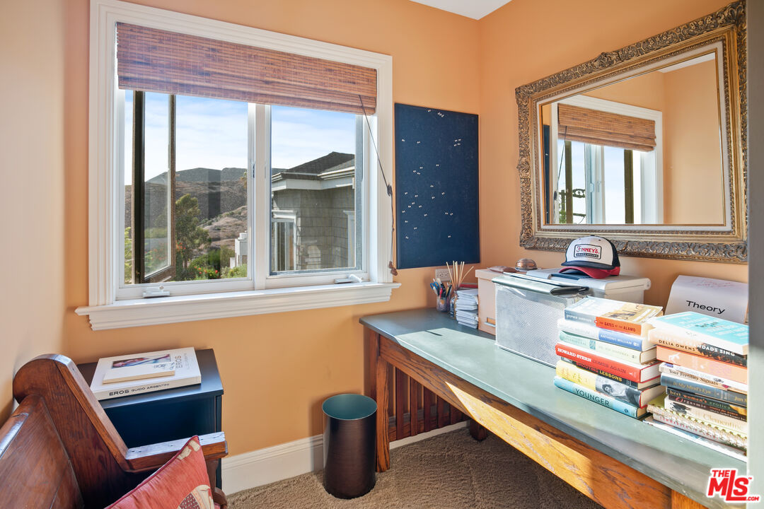 2962 Valmere Drive Malibu, CA 90265 - Photo 33 of 50 a room with furniture