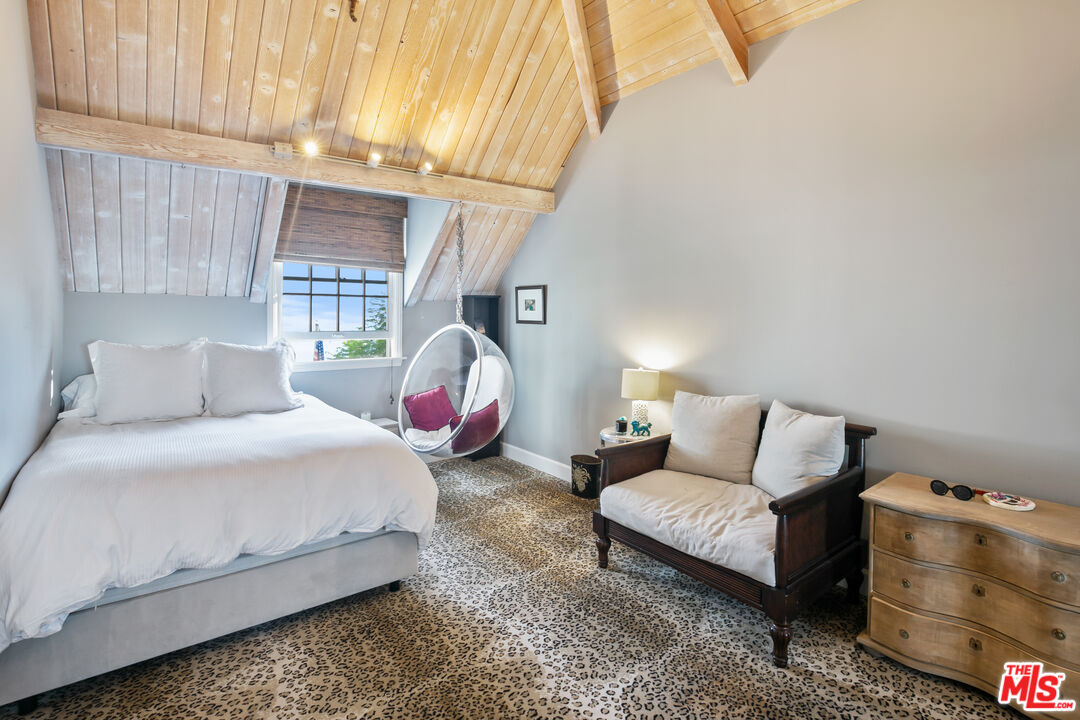 2962 Valmere Drive Malibu, CA 90265 - Photo 35 of 50 a spacious bedroom with a bed and window