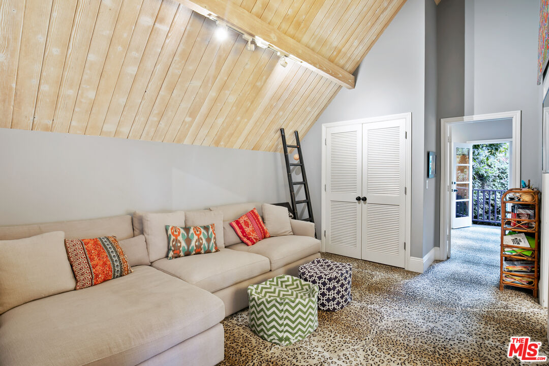 2962 Valmere Drive Malibu, CA 90265 - Photo 36 of 50 a living room with furniture