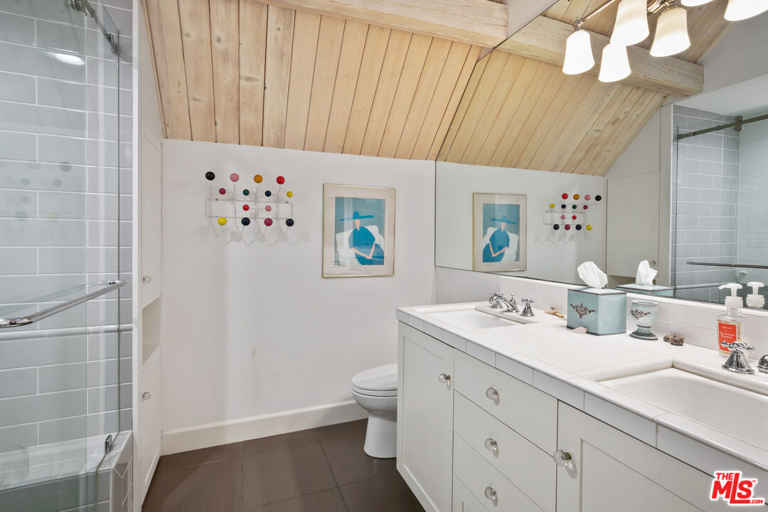 2962 Valmere Drive Malibu, CA 90265 - Photo 37 of 50 a bathroom with a sink a toilet and a mirror