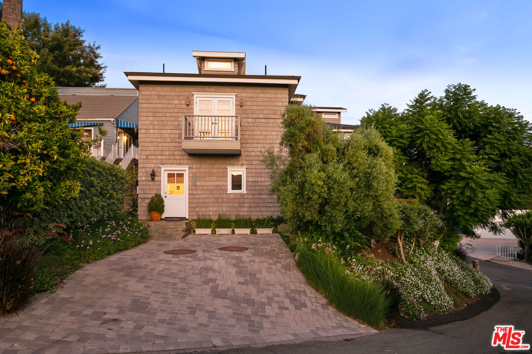 2962 Valmere Drive Malibu, CA 90265 - Photo 45 of 50 a front view of a house with a yard