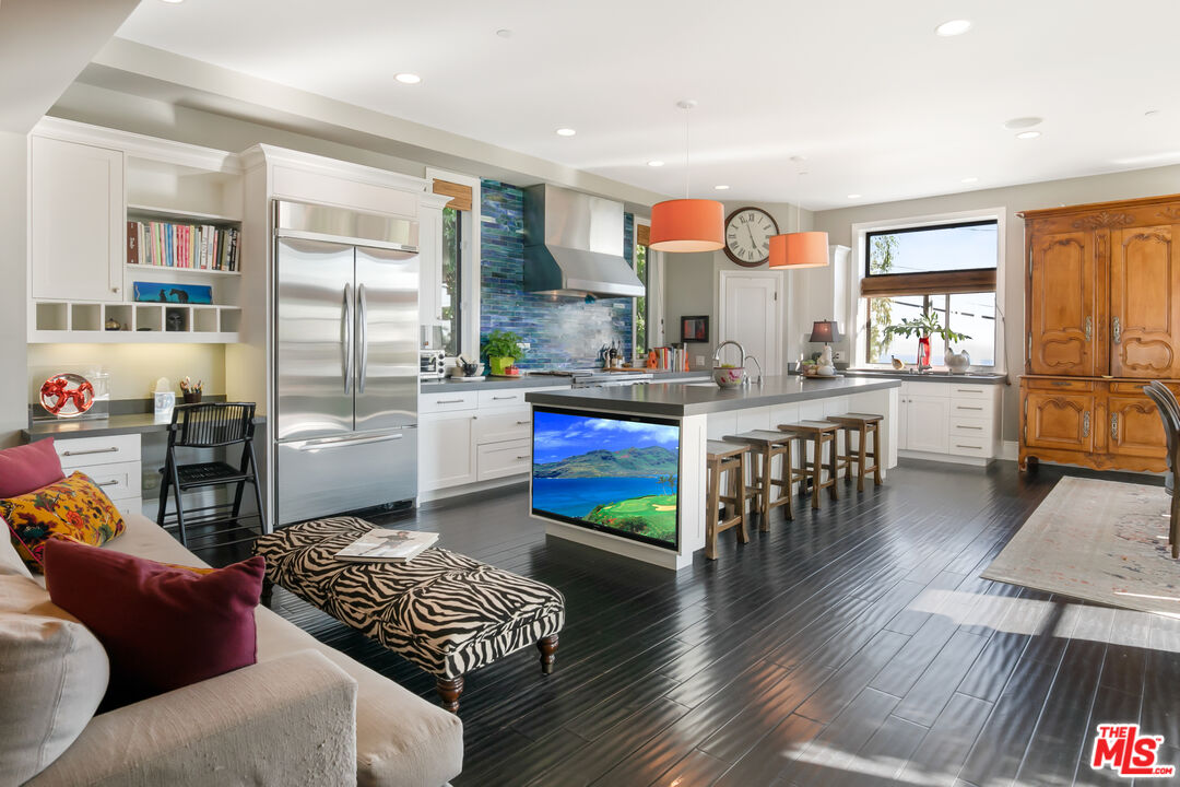 2962 Valmere Drive Malibu, CA 90265 - Photo 8 of 50 a living room with furniture and wooden floor