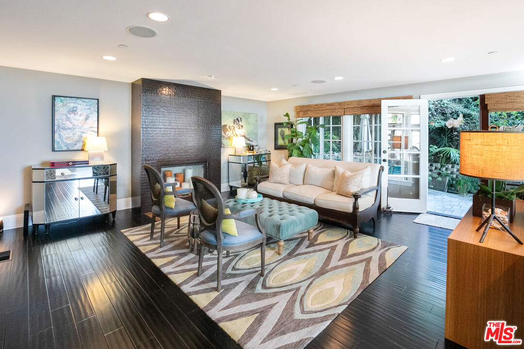 2962 Valmere Drive Malibu, CA 90265 - Photo 10 of 50 a living room with furniture and a table