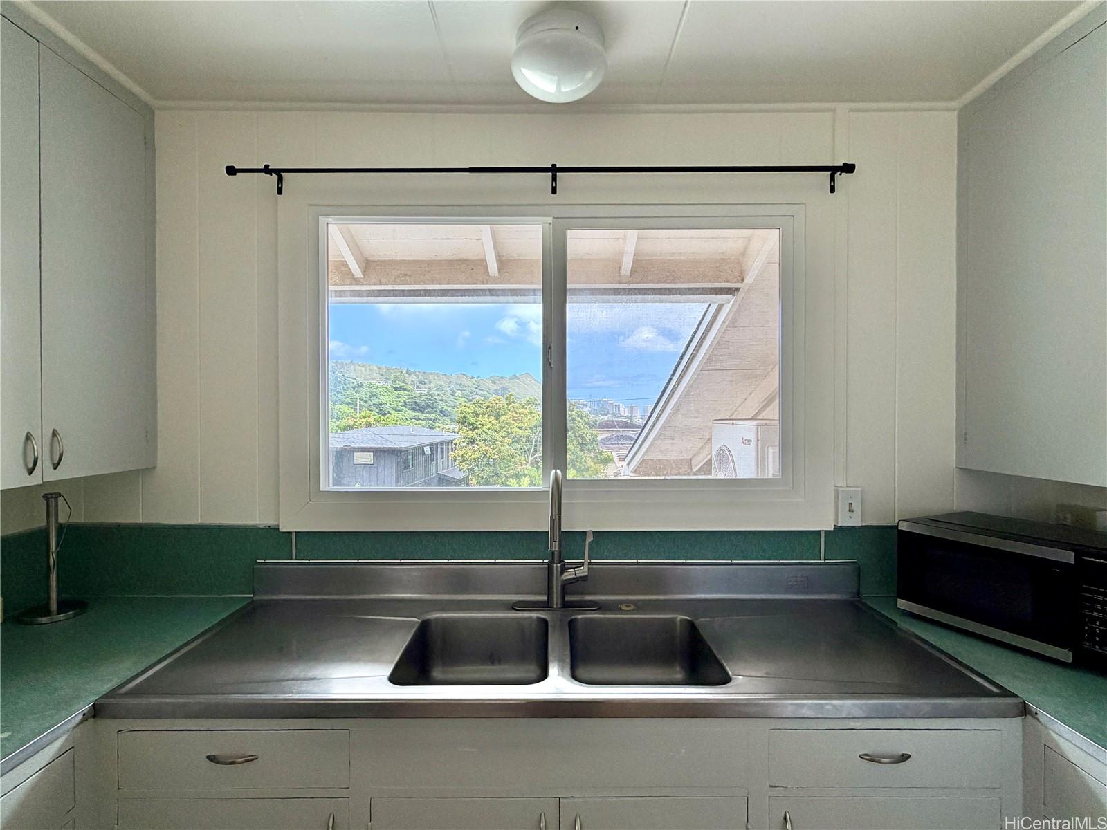 2541 Pauoa Road Honolulu, HI 96813 - Photo 6 of 18 Kitchen sink