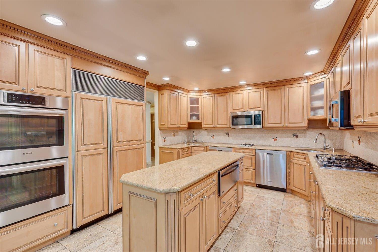 25 Marshall Drive Edison, NJ 08817 - Photo 14 of 68