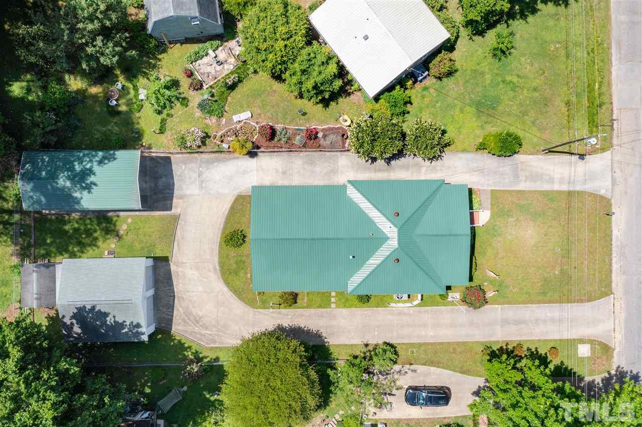 The garage is on the lower left in the picture, the RV Carport is on the upper left.