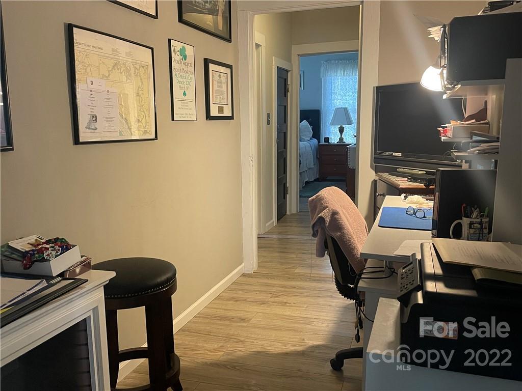 170 South Mitchell Avenue Rutherfordton, NC 28139 - Photo 11 of 21 a workspace with furniture and lamp