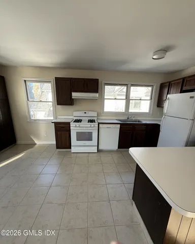 $3,000 | 72 Connecticut Avenue, Unit 2, Greenwich, CT 06830