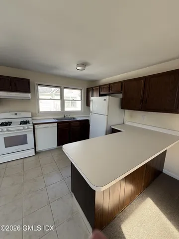 $3,000 | 72 Connecticut Avenue, Unit 2, Greenwich, CT 06830