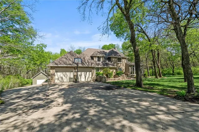 $675,000 | 26208 Southwood Road, Harrisonville, MO 64701