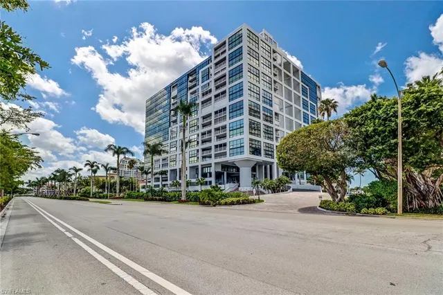 $980,000 | 4751 Gulf Shore Boulevard North, Unit 702, Naples, FL 34103