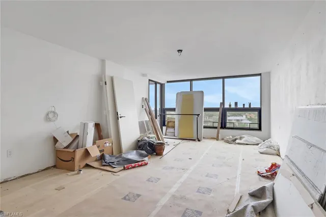 $980,000 | 4751 Gulf Shore Boulevard North, Unit 702, Naples, FL 34103