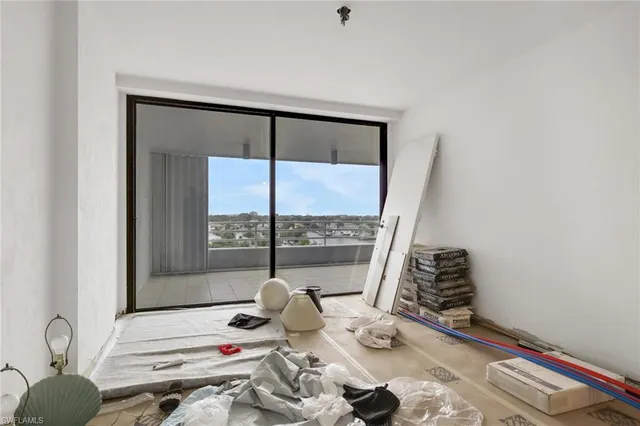 $980,000 | 4751 Gulf Shore Boulevard North, Unit 702, Naples, FL 34103