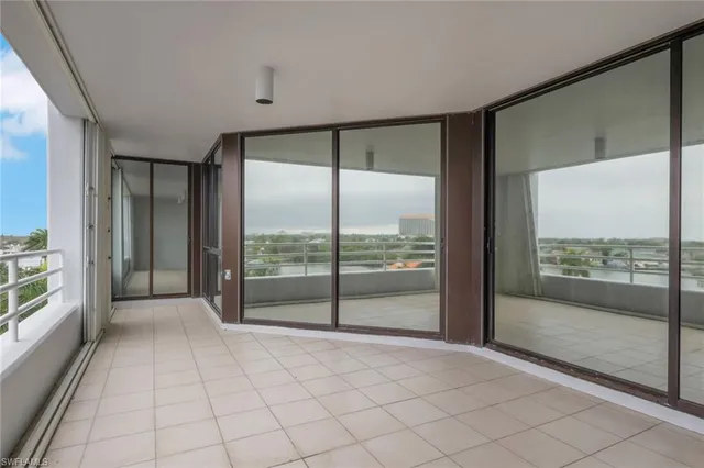 $980,000 | 4751 Gulf Shore Boulevard North, Unit 702, Naples, FL 34103