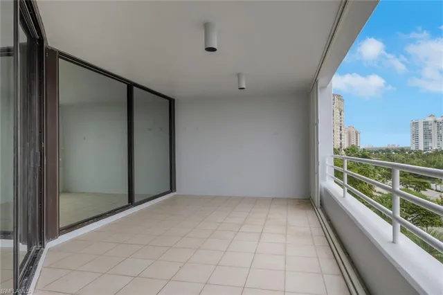 $980,000 | 4751 Gulf Shore Boulevard North, Unit 702, Naples, FL 34103