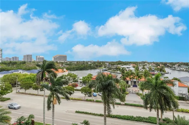 $980,000 | 4751 Gulf Shore Boulevard North, Unit 702, Naples, FL 34103