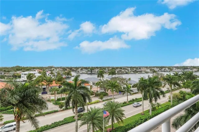 $980,000 | 4751 Gulf Shore Boulevard North, Unit 702, Naples, FL 34103
