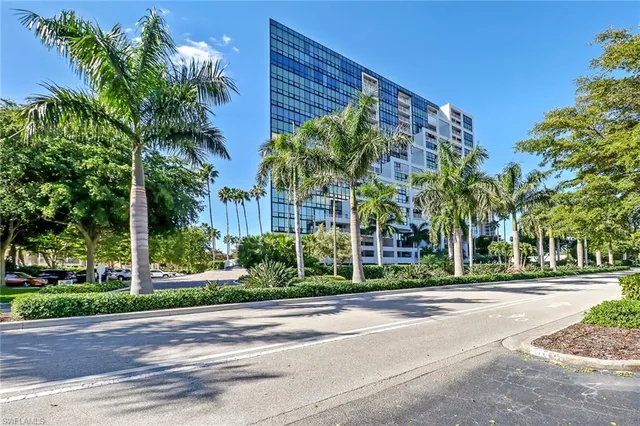 $980,000 | 4751 Gulf Shore Boulevard North, Unit 702, Naples, FL 34103