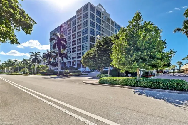 $980,000 | 4751 Gulf Shore Boulevard North, Unit 702, Naples, FL 34103