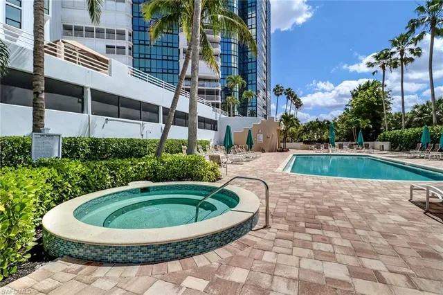 $980,000 | 4751 Gulf Shore Boulevard North, Unit 702, Naples, FL 34103
