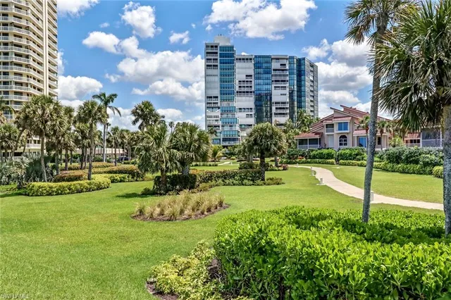 $980,000 | 4751 Gulf Shore Boulevard North, Unit 702, Naples, FL 34103