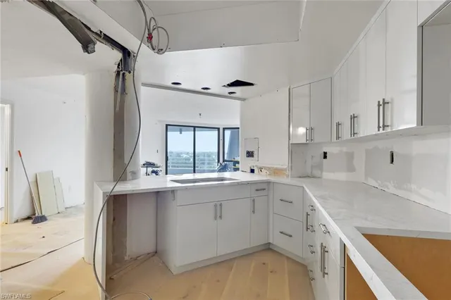 $980,000 | 4751 Gulf Shore Boulevard North, Unit 702, Naples, FL 34103