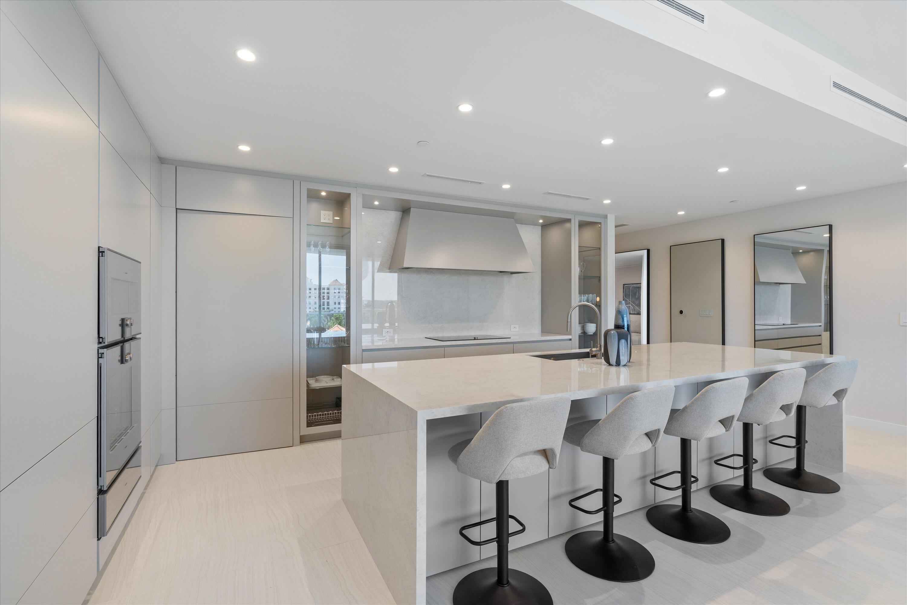 220 Southeast Mizner Boulevard, Unit 604 Boca Raton, FL 33432 - Photo 8 of 52 Kitchen