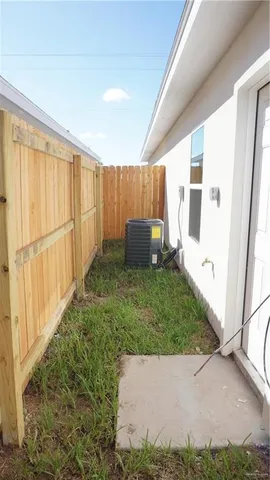 $1,000 | 2918 West Kenwood Street, Unit 4, Edinburg, TX 78541