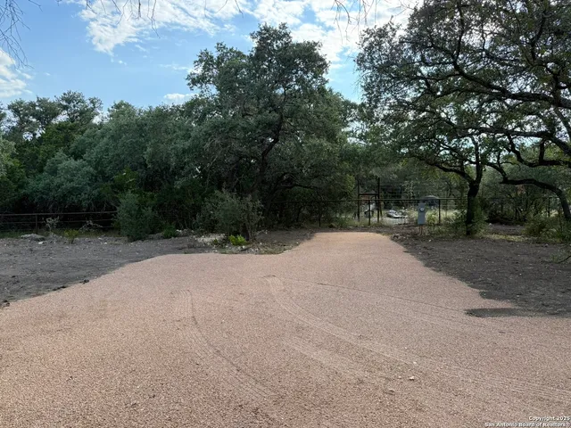 $400 | 8894 Farm To Market Road 1283, Lakehills, TX 78063