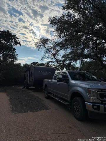$400 | 8894 Farm To Market Road 1283, Lakehills, TX 78063
