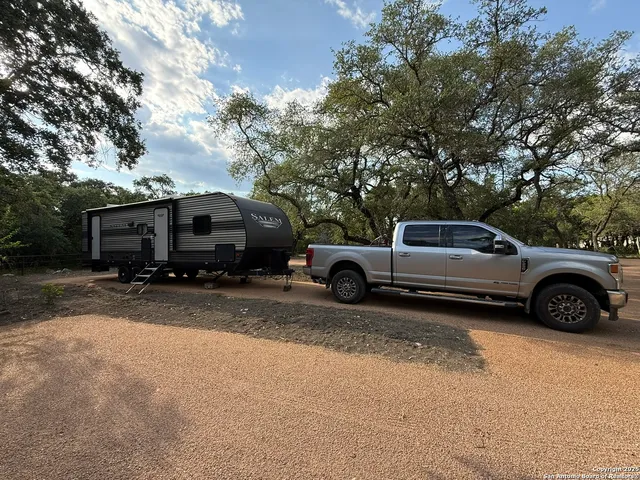 $400 | 8894 Farm To Market Road 1283, Lakehills, TX 78063