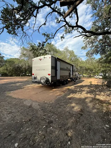 $400 | 8894 Farm To Market Road 1283, Lakehills, TX 78063