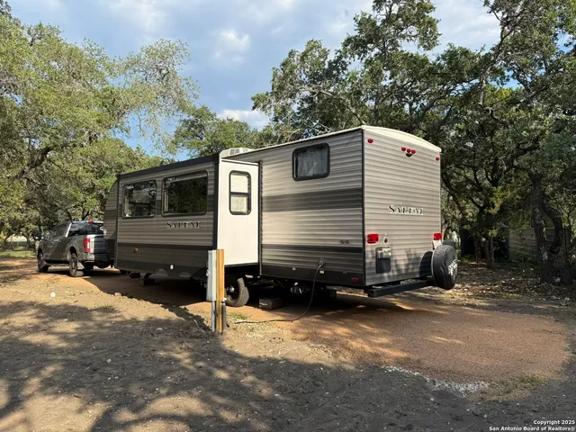 $400 | 8894 Farm To Market Road 1283, Lakehills, TX 78063