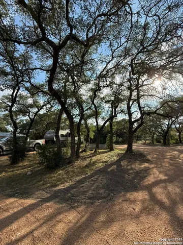 $400 | 8894 Farm To Market Road 1283, Lakehills, TX 78063