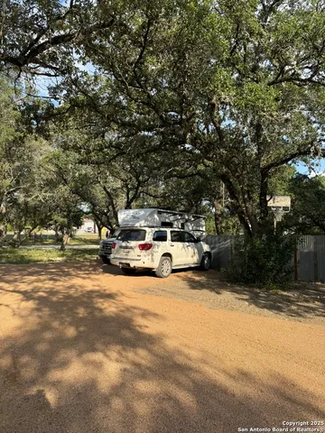 $400 | 8894 Farm To Market Road 1283, Lakehills, TX 78063