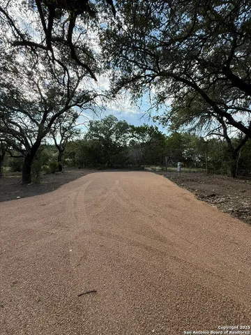 $400 | 8894 Farm To Market Road 1283, Lakehills, TX 78063