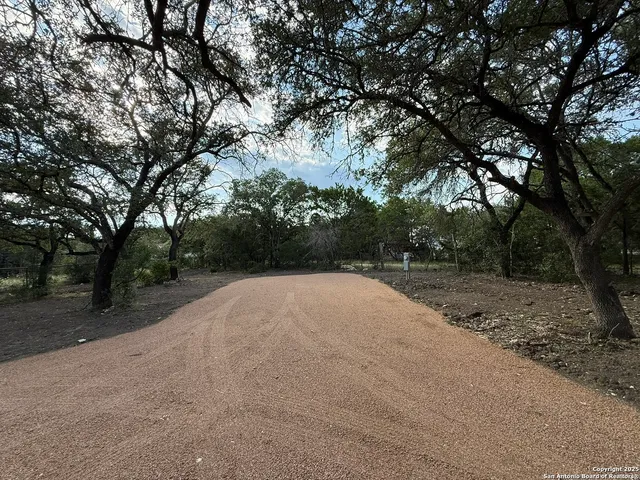 $400 | 8894 Farm To Market Road 1283, Lakehills, TX 78063