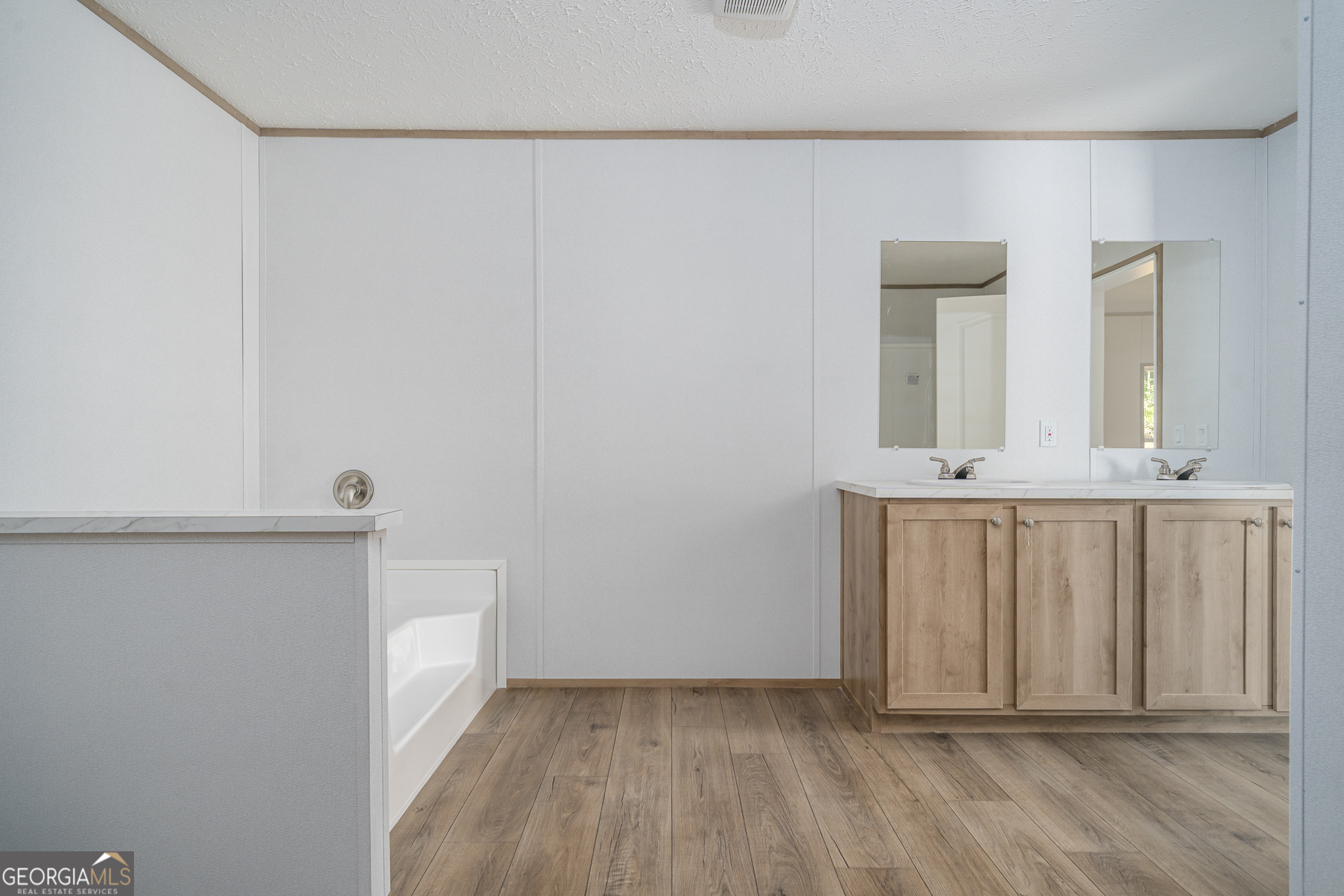134 Double Line Road Ellijay, GA 30540 - Photo 31 of 33 a view of a hallway with entryway