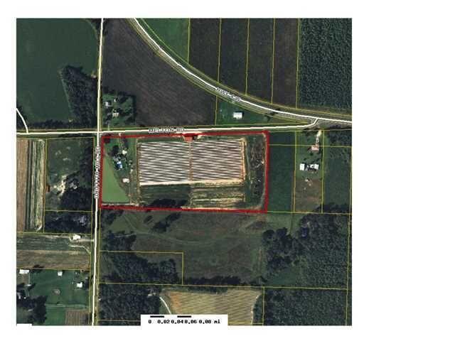 1054 Melton Road Baker, FL 32531 - Photo 6 of 34 a bathroom with a window