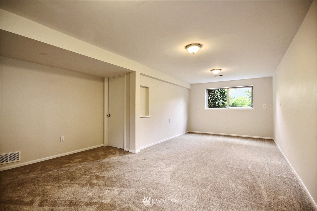 10403 Northeast 198th Street Bothell, WA 98011 - Photo 14 of 25 Gallery Image 14