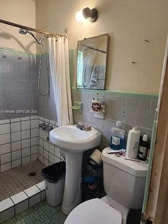 $2,500 | 3210 Northwest 82nd Street, Miami, FL 33147