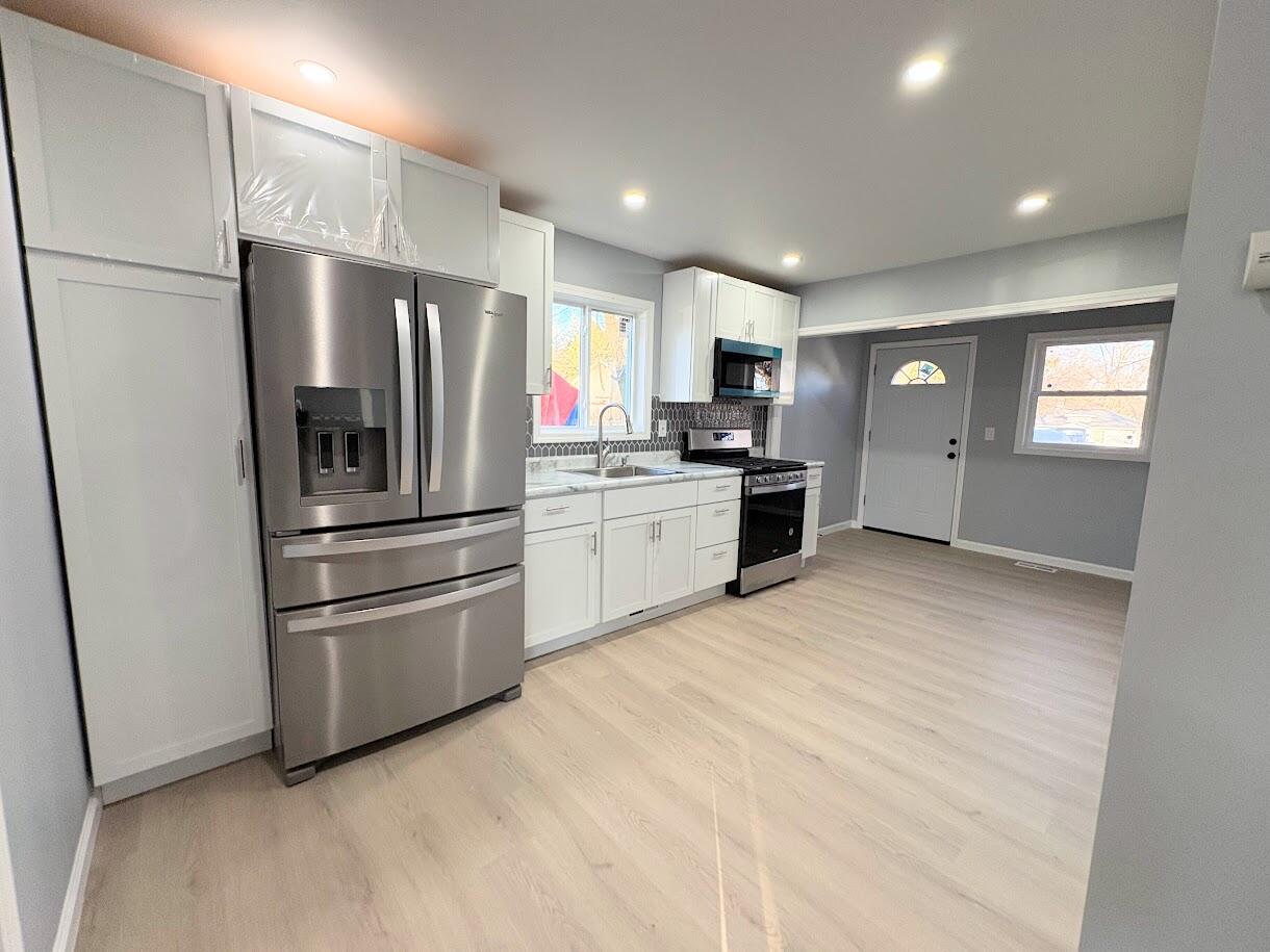 N3228 Cherry Road Geneva, WI 53147 - Photo 5 of 21 New Stainless-steel Appliances