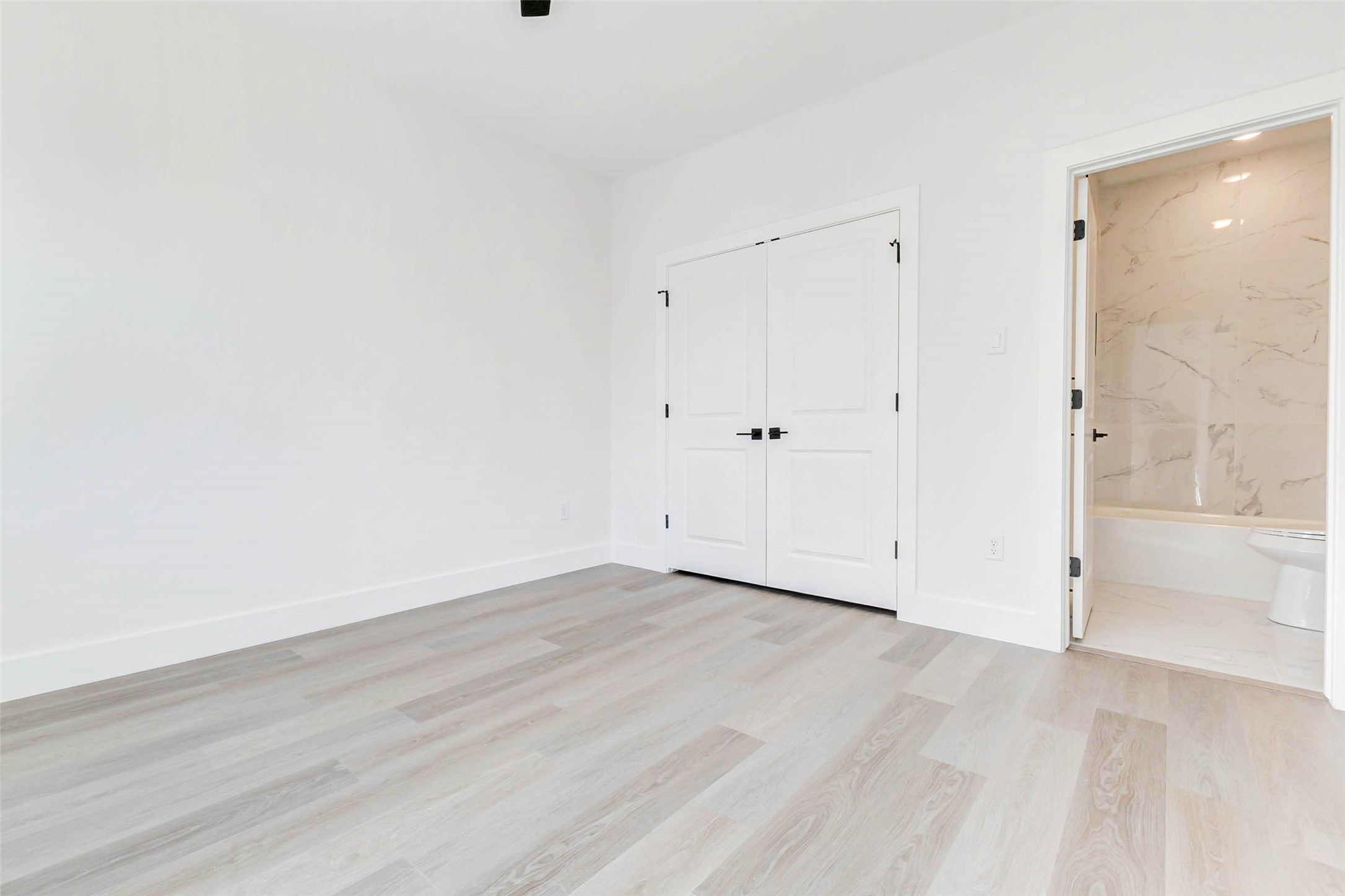 5638 Dolores Street Houston, TX 77057 - Photo 19 of 47 a view of an empty room