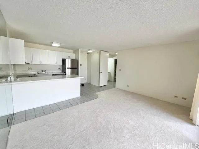 $2,900 | 411 Hobron Lane, Unit 3208, Honolulu, HI 96815