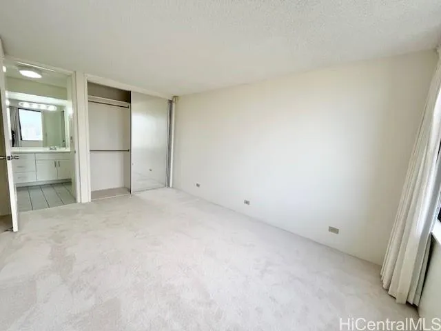 $2,900 | 411 Hobron Lane, Unit 3208, Honolulu, HI 96815