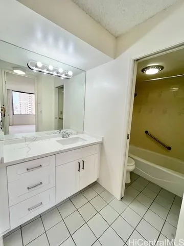 $2,900 | 411 Hobron Lane, Unit 3208, Honolulu, HI 96815